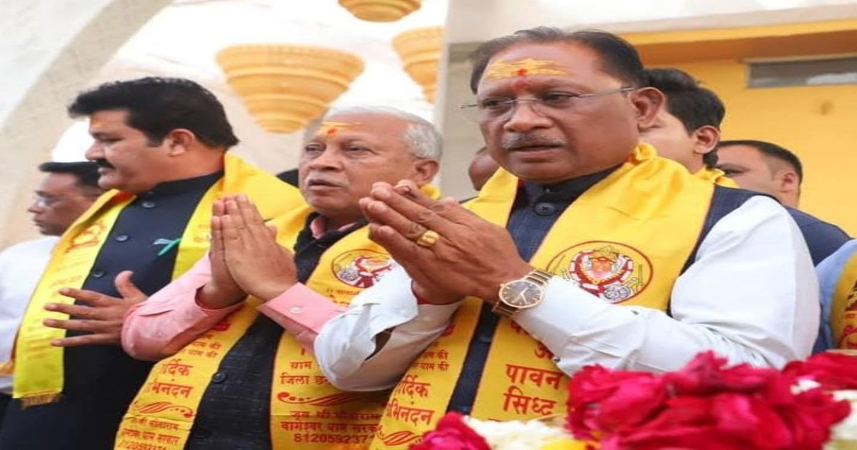 बागेश्वर धाम में CM साय, 251 निर्धन कन्याओं का विवाह समारोह, धीरेंद्र शास्त्री बोले- मुख्यमंत्री छत्तीसगढ़ की एक-एक जनता के हित के लिए कर रहे हैं कार्य
