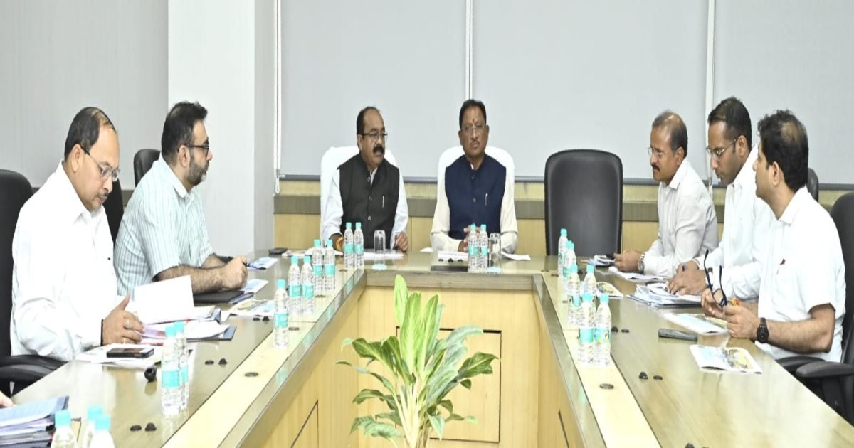 मुख्यमंत्री ने PWD के कार्यों की समीक्षा की, एआई और नवीन तकनीकों के उपयोग से खराब सड़कों के त्वरित चिन्हांकन व मरम्मत के दिए निर्देश