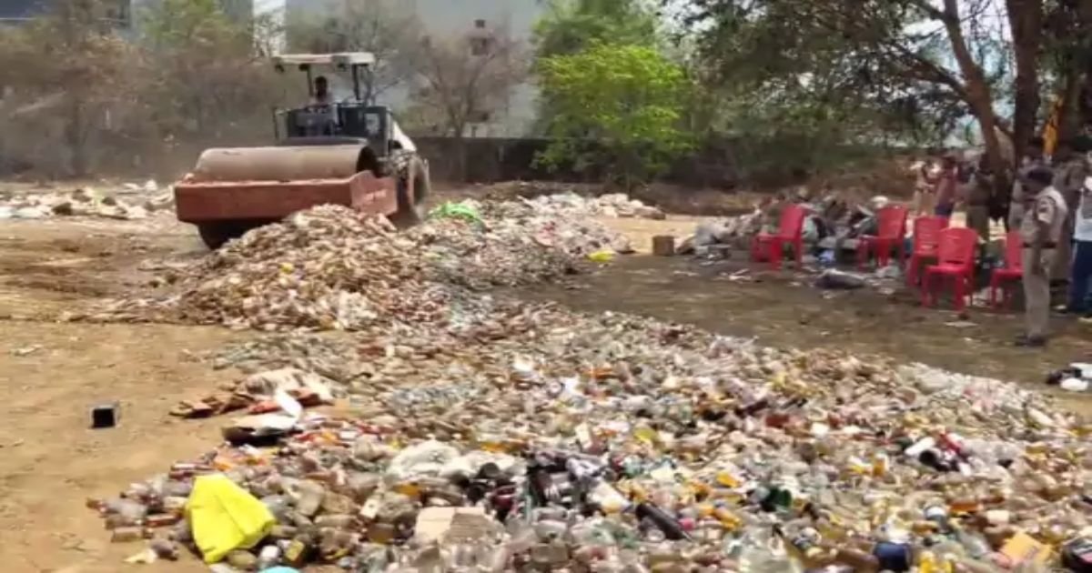 करोड़ों की शराब पर चला बुलडोजर, 18000 लीटर बह गया मिट्टी में