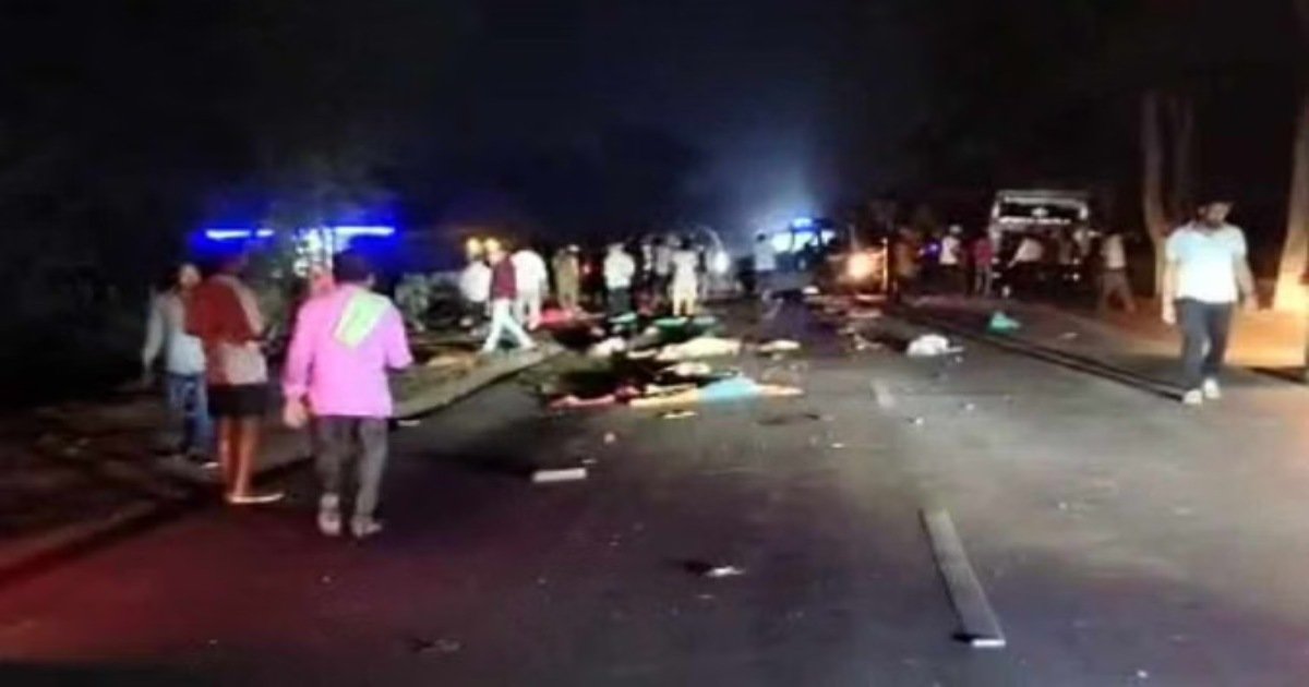 13 की मौत: छत्तीसगढ़ में भीषण सड़क हादसा, सड़क पर बिखर गए शव, 13 की मौत, 12 घायल