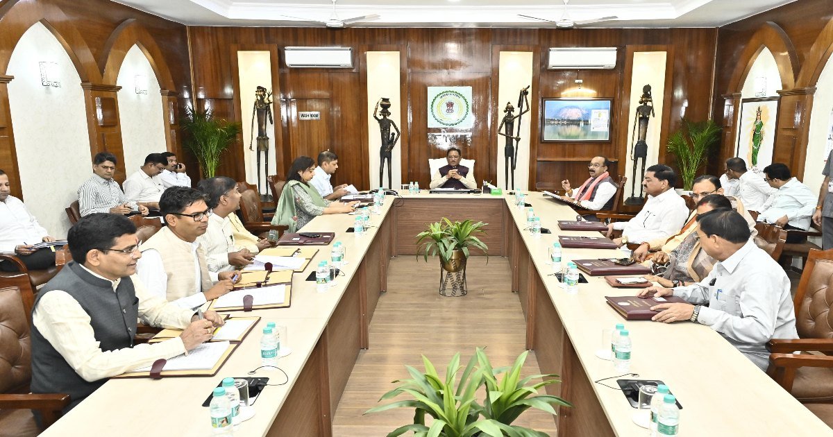 Cabinet: शहीद के परिवार को अन्य विभाग में भी मिलेगी अनुकंपा नियुक्ति, सोलर रूफटॉप लगवाने पर 1.08 लाख की सब्सिडी, पढ़िए साय कैबिनेट के महत्वपूर्ण निर्णय