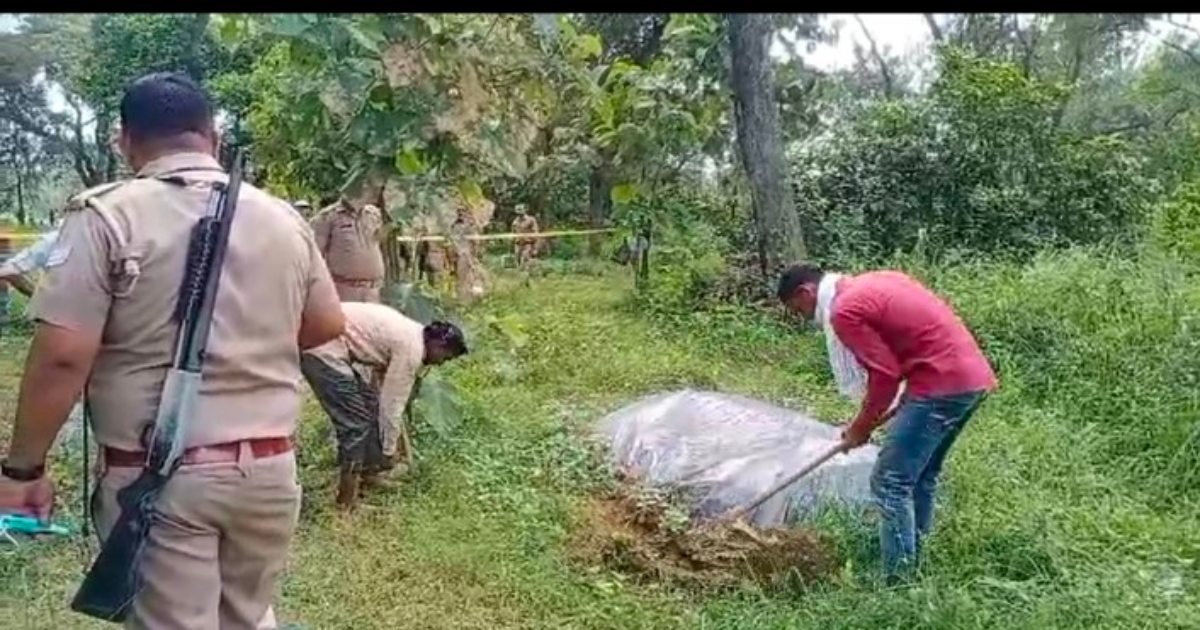 कब्र से 18 महीने बाद निकाला शव, फिर होगा पोस्टमार्टम, वकील-डॉक्टर सब है इस मामले में आरोपी