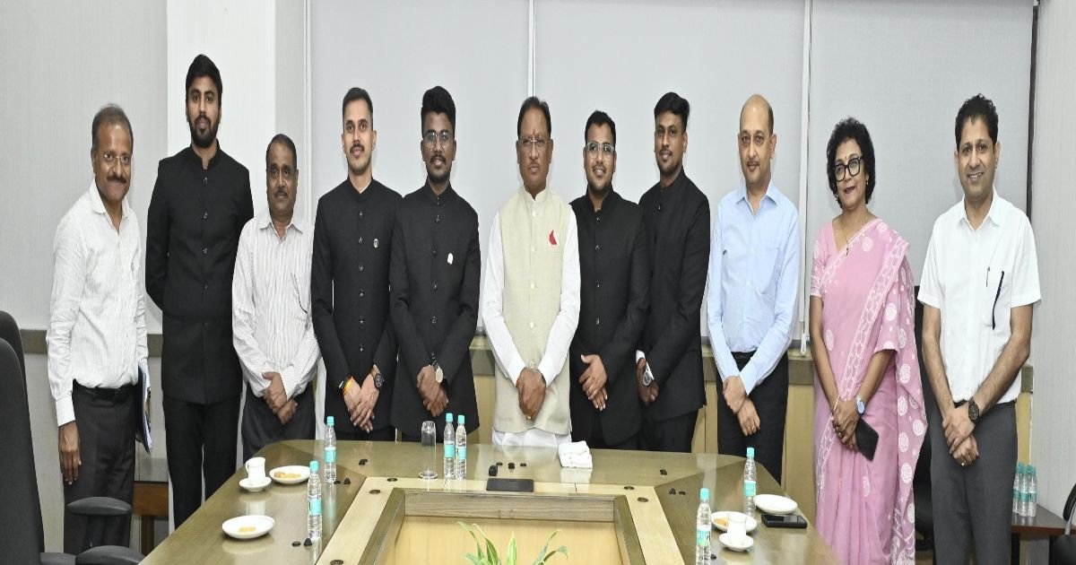 मुख्यमंत्री विष्णुदेव साय से भारतीय प्रशासनिक सेवा 2024 बैच के प्रशिक्षु अधिकारियों ने की सौजन्य मुलाकात