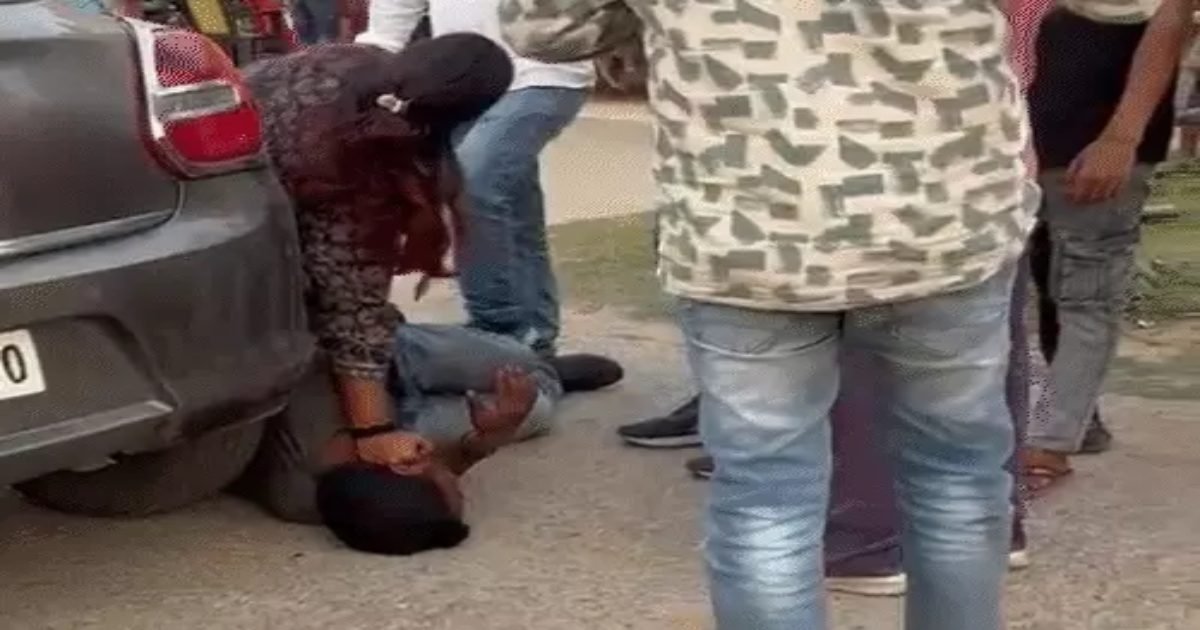 BJP नेत्री ने थाना परिसर और सड़क पर आदिवासी किसान को पीटा, Video वायरल होने पर मचा हड़कंप