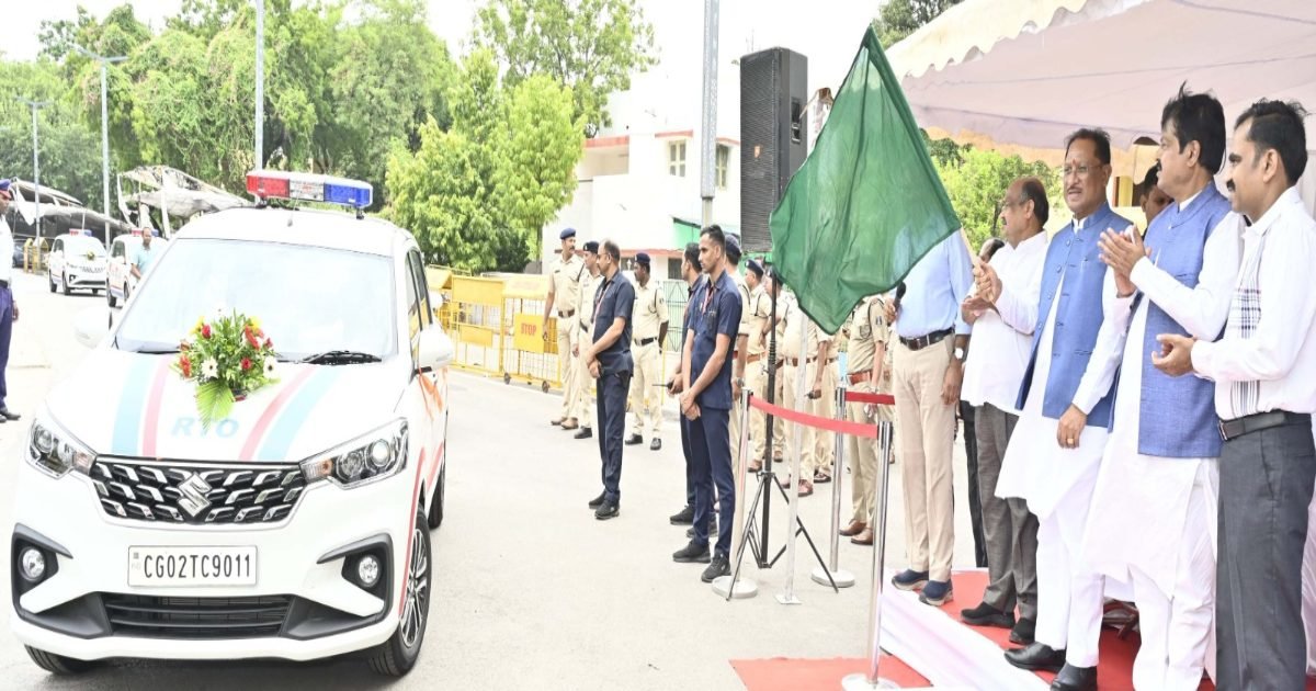 मुख्यमंत्री ने परिवहन सुरक्षा बेड़े में शामिल 48 वाहनों को झंडी दिखाकर किया रवाना, कहा- सड़क परिवहन और यातायात को सुरक्षित और सुगम बनाना हमारी सर्वाेच्च प्राथमिकता