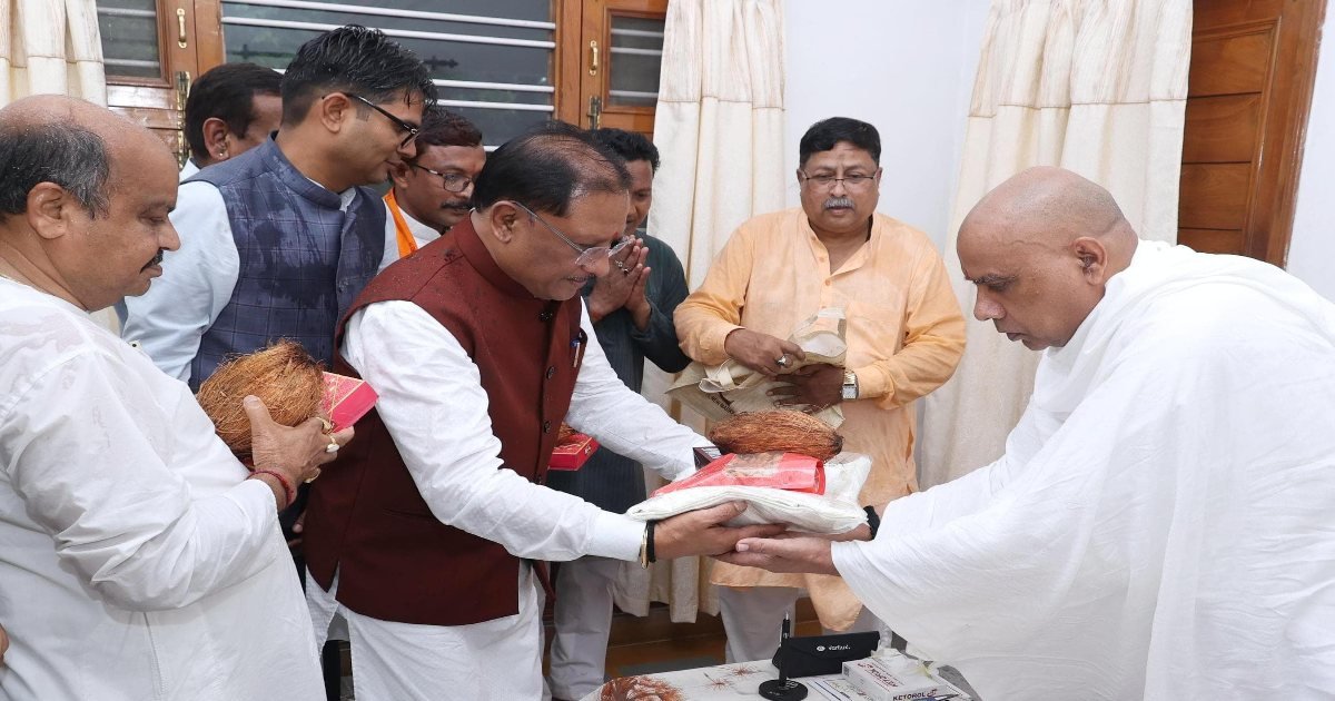 गुरु पूर्णिमा पर CM साय अघोर गुरुपीठ में किए गुरु के दर्शन