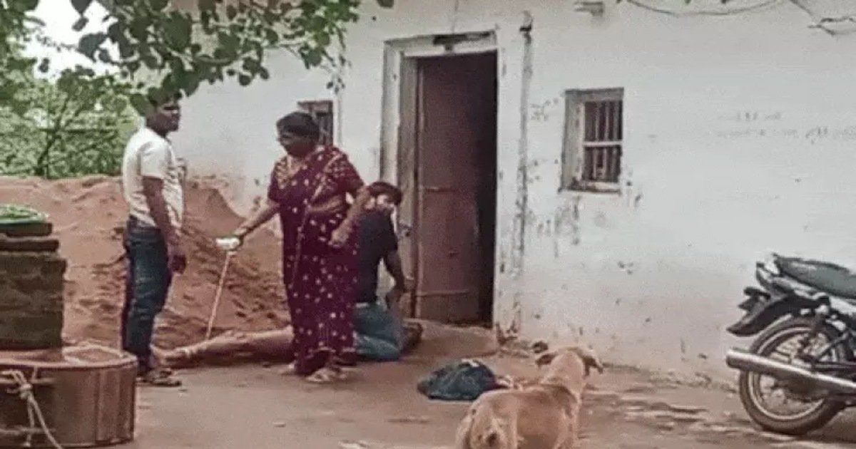 रस्सी से बांध रिटायर्ड DSP को घसीटा, पत्नी और बेटों ने की मारपीट, एटीएम-मोबाइल छीना; वीडियो वायरल