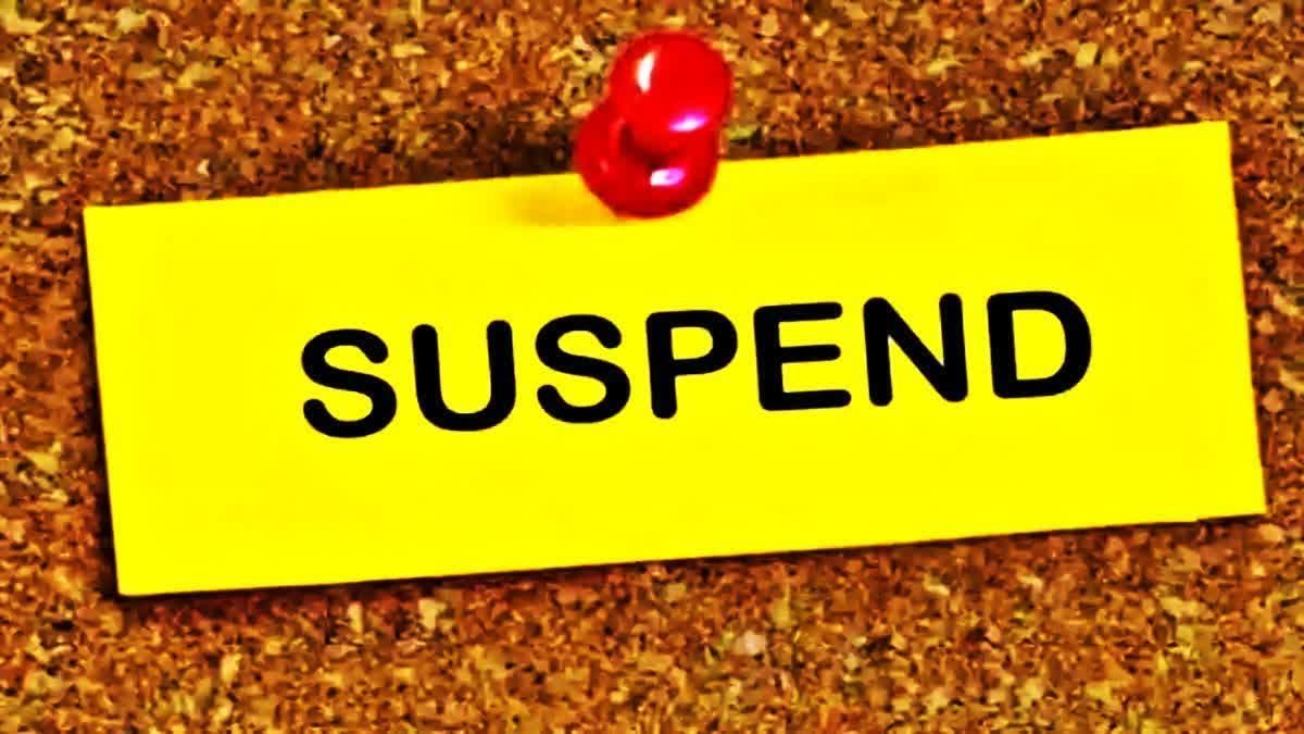 केंद्रीय जेल परिसर में कैदी के मोबाइल चलाने का मामला, SP ने 3 पुलिसकर्मियों को किया सस्पेंड