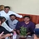 कांग्रेस नेताओं का पुलिस थाना में हंगामा, राहुल गांधी को जान से मारने की धमकी केस में पिंटू महादेवन पर FIR की मांग