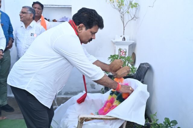 उपमुख्यमंत्री विजय शर्मा चरडोंगरी, खड़ौदा खुर्द एवं रघ्घुपारा में आयोजित विभिन्न कार्यक्रमों में हुए शामिल