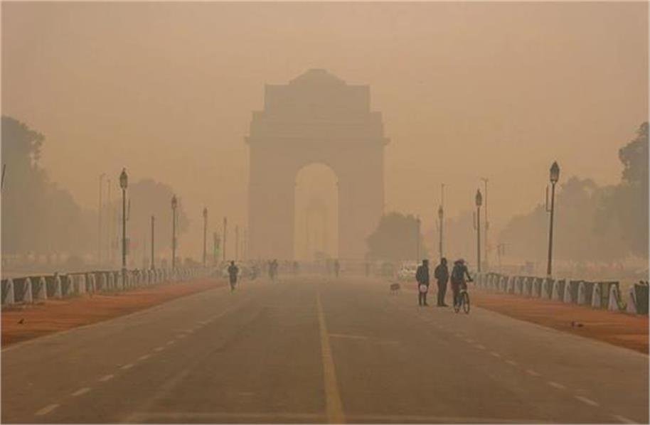 दिल्ली में सांस लेना हुआ मुश्किल, AQI पहुंचा 400 के पार, ‘रेड जोन’ में राजधानी