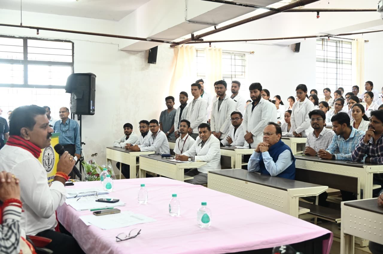 चिकित्सकों के लिए मानव स्वास्थ्य सेवा से बढ़कर, कोई खुशी और आनंद नहीं – उप मुख्यमंत्री विजय शर्मा