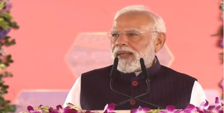 सभा को प्रधानमंत्री नरेंद्र मोदी कर रहे संबोधित, देखें LIVE