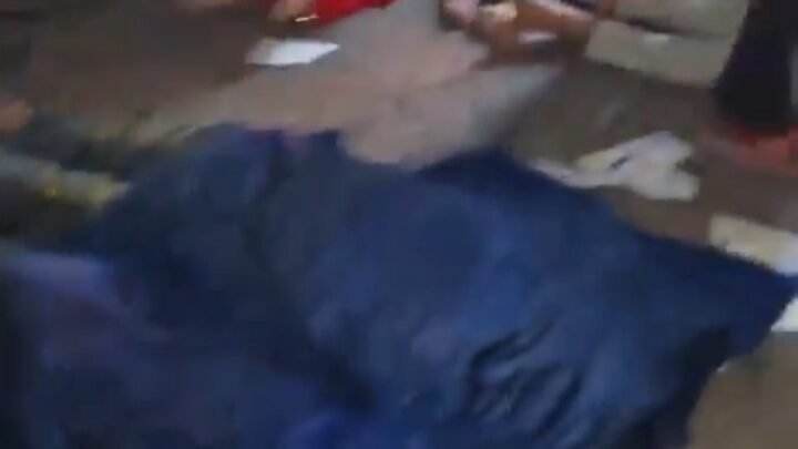 BREAKING NEWS : बस और ट्रेलर की जबरदस्त टक्कर से 18 लोगों की मौत, सड़क पर बिखरी लाशें