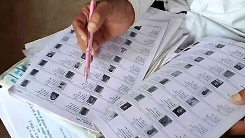 CG : SIR की वजह से माता – पिता से मिली बेटी, 13 साल बाद घर लौटी खुशियां