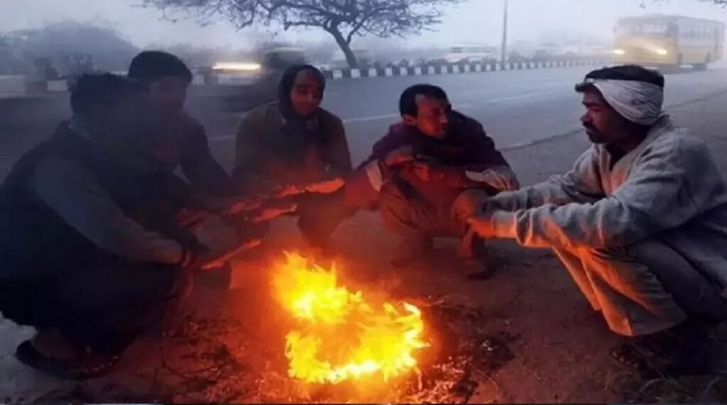 ठंड का डबल अटैक : अगले 48 घंटे में और गिरेगा पारा, शीतलहर के साथ कोहरे का रहेगा पहरा