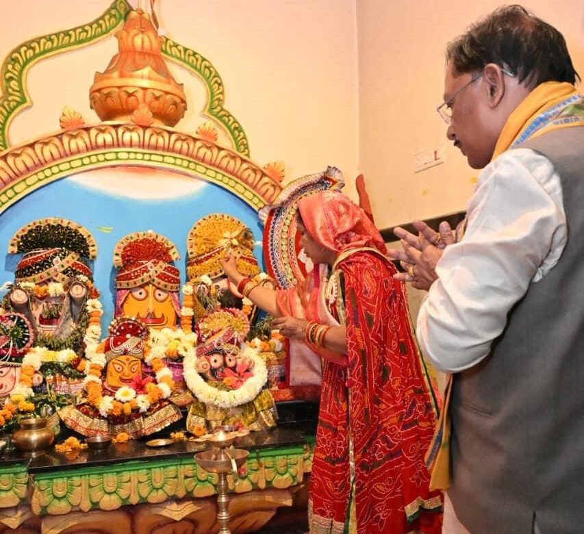 62वें जन्मदिवस पर मुख्यमंत्री साय ने श्री जगन्नाथ मंदिर में पूजा-अर्चना कर प्रदेशवासियों के सुख-समृद्धि की कामना की