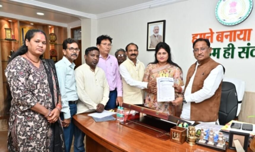 1950 पूर्व दस्तावेज की अनिवार्यता खत्म करने की मांग तेज, संघर्ष मोर्चा की अध्यक्ष सावित्री जगत ने मुख्यमंत्री को लिखा पत्र