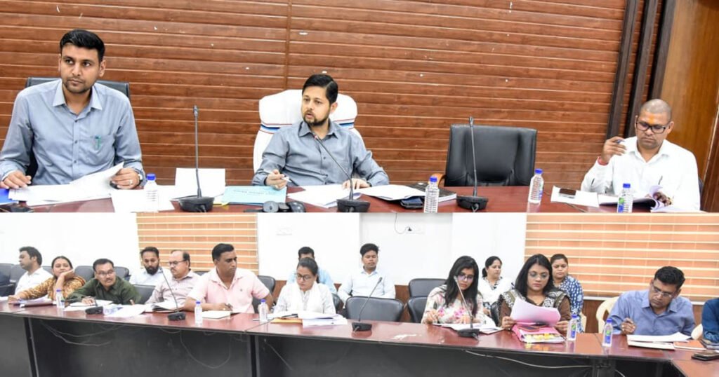 पीएम आवास योजना में लापरवाही पर गाज: कलेक्टर ने दी चेतावनी, अधूरे घर रहने पर रद्द होगी मंजूरी