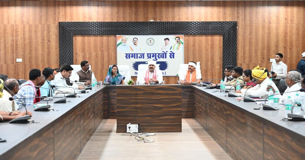 नक्सल मुक्त बस्तर के नव निर्माण में समाज निभाए अग्रणी भूमिका : उप मुख्यमंत्री विजय शर्मा