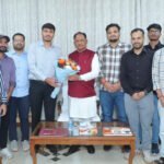 मुख्यमंत्री विष्णुदेव साय ने यूपीएससी प्रारंभिक परीक्षा में सफल ट्राइबल यूथ हॉस्टल के विद्यार्थियों से की मुलाकात
