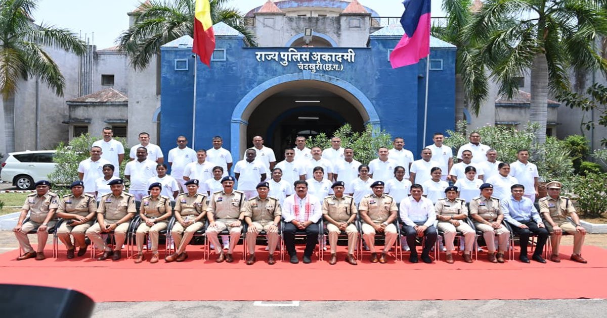उप मुख्यमंत्री शर्मा 33 प्रशिक्षु उप पुलिस अधीक्षकों के बुनियादी प्रशिक्षण सत्र शुभारंभ में हुए शामिल