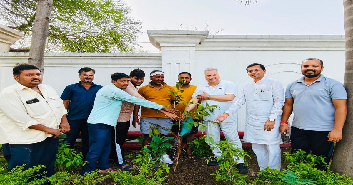 भाजपा प्रदेश कार्यालय में विश्व पर्यावरण दिवस पर हुआ पौधरोपण