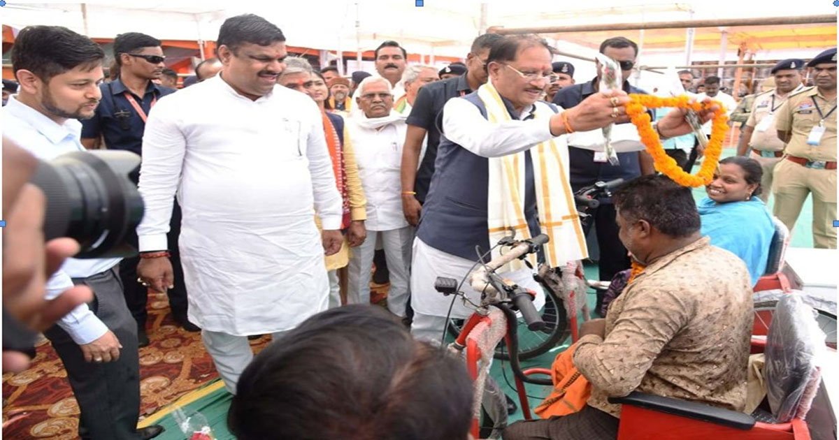 जब मुख्यमंत्री साय ने थामा हाथ, तो दिव्यांग हितग्राही की जिंदगी में लौटी उम्मीद की रौशनी