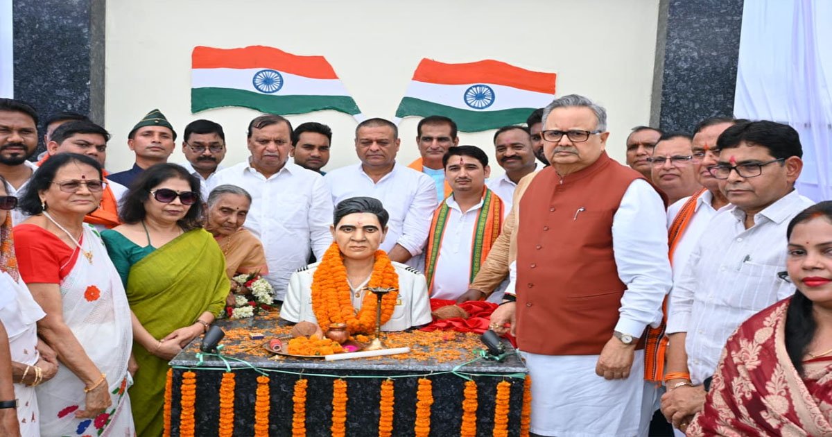 विधानसभा अध्यक्ष डॉ. रमन सिंह ने किया छत्तीसगढ़ महतारी और शहीद खोण्डे की प्रतिमा का अनावरण….