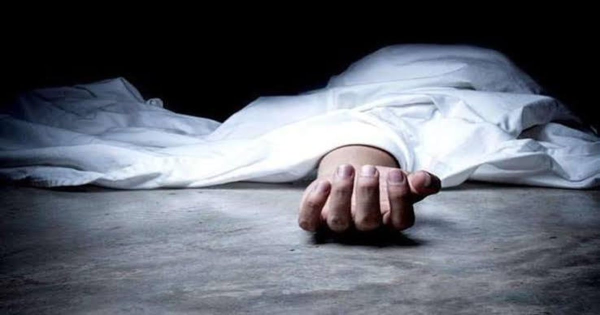 ब्रेकिंग : एक ही परिवार के 3 लोगों की मौत, घर में दो बच्चे और पिता की मिली लाश