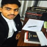 CG - काला कोट पहनकर कोर्ट में घूम रहा था फर्जी वकील, ऐसे हुआ खुलासा, कई आधार कार्ड, आईडी जब्त…..