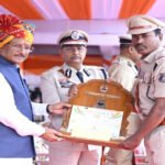 मुख्यमंत्री विष्णु देव साय के करकमलों से उत्कृष्ट सेवा के लिए सम्मानित हुए पुलिस एवं नगर सेना के अधिकारी-कर्मचारी…..