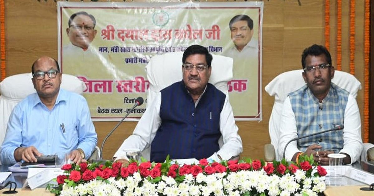 अवैध रेत उत्खनन, भण्डारण एवं परिवहन पर करें सख्त कार्यवाही : मंत्री बघेल