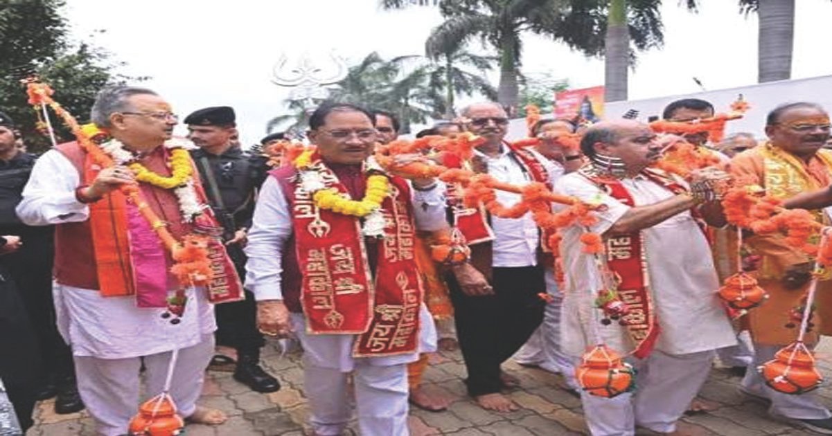 मुख्यमंत्री विष्णुदेव साय ने किया रुद्राभिषेक, प्रदेश की सुख-समृद्धि और खुशहाली की कामना; भव्य कांवड़ यात्रा में हुए शामिल