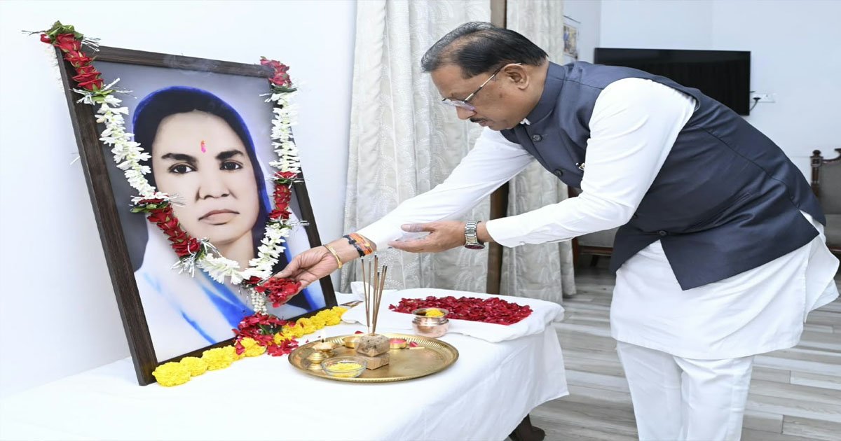 मुख्यमंत्री साय ने छत्तीसगढ़ की प्रथम महिला सांसद और समाज सेविका मिनीमाता जी की पुण्यतिथि पर किया नमन