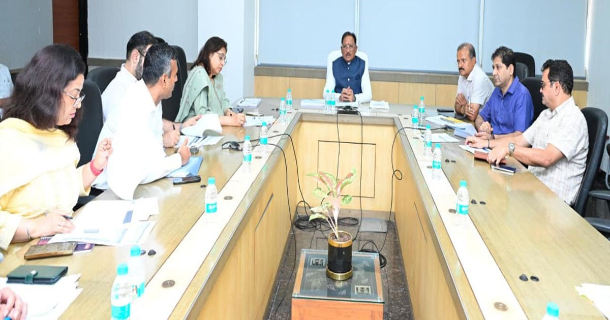 शासन की जनकल्याणकारी योजनाओं का करें समयबद्ध क्रियान्वयन , प्रत्येक पात्र व्यक्ति को मिले शासन की योजनाओं का लाभ : मुख्यमंत्री साय