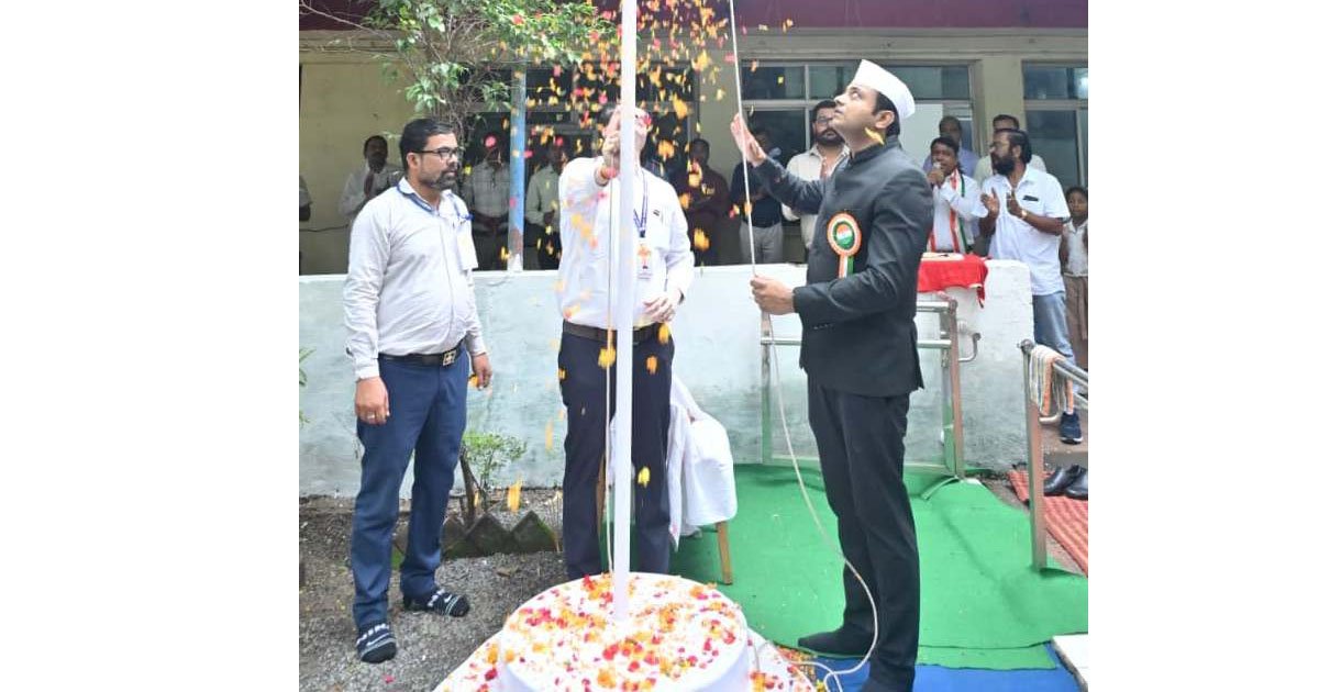 जनसम्पर्क संचालनालय में आयुक्त ने किया ध्वजारोहण