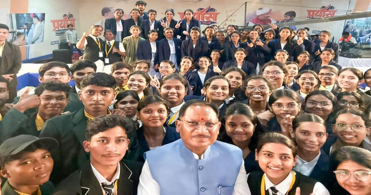 नीट क्वालिफाई विद्यार्थियों से बोले मुख्यमंत्री विष्णु देव साय, कहा- संवेदनशील डॉक्टर बनकर समाज की करें सेवा