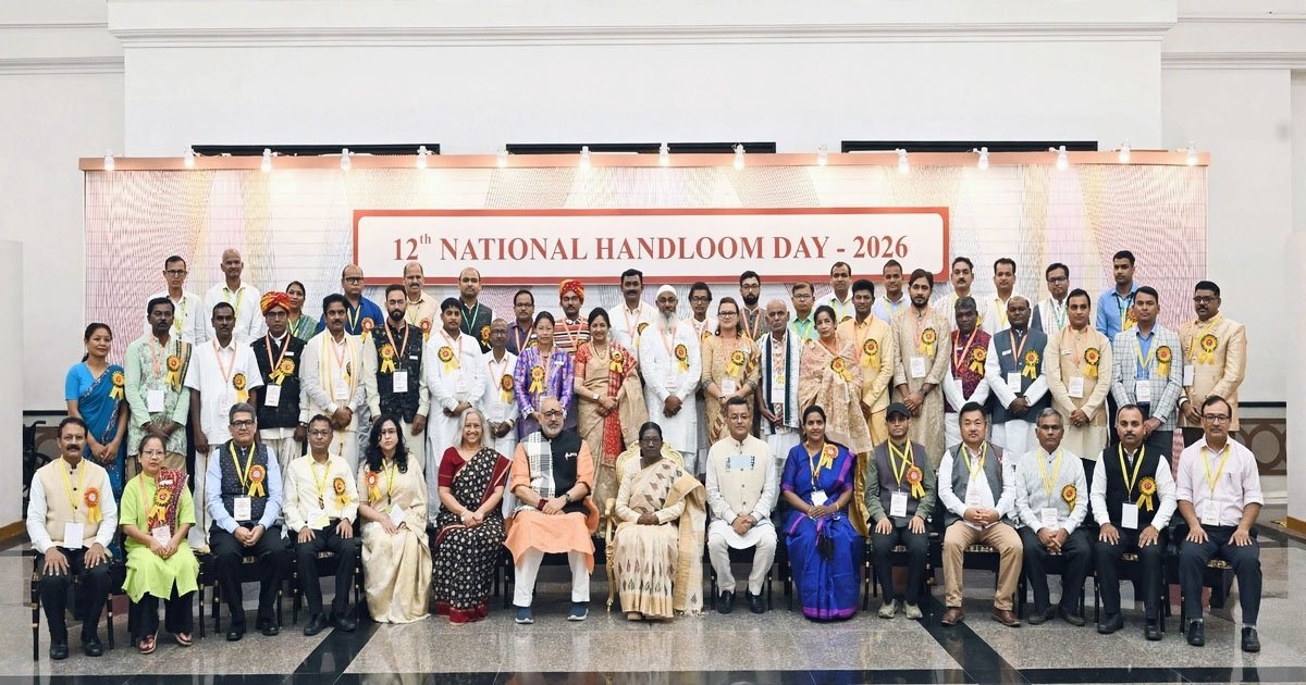 राष्ट्रपति द्रौपदी मुर्मु ने राष्ट्रीय हथकरघा दिवस समारोह में प्रदान किए संत कबीर और राष्ट्रीय हथकरघा पुरस्कार
