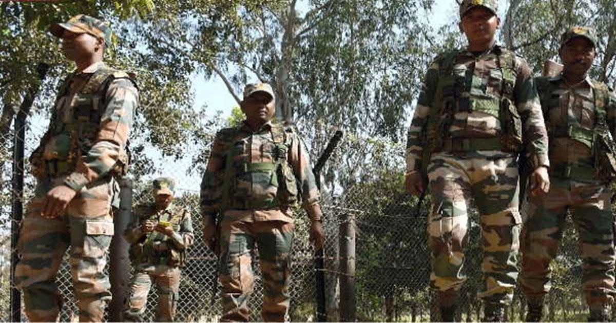 CG – बीमार ग्रामीण के लिए देवदूत बने DRG जवान, कंधे पर लादकर पहुंचाया अस्पताल, निभाया इंसानियत का फर्ज…..