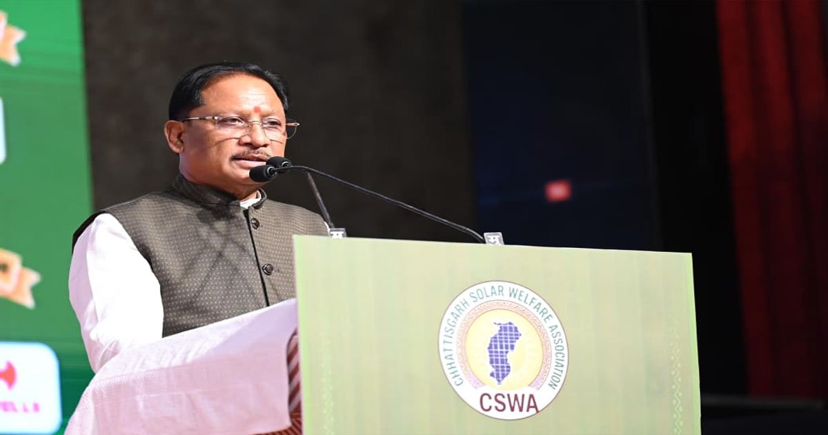 मुख्यमंत्री ने सोलर उद्योगों के स्टॉलों का किया अवलोकन, उत्कृष्ट कार्य करने वाली संस्थाओं, बैंकों एवं व्यक्तियों को किया सम्मानित