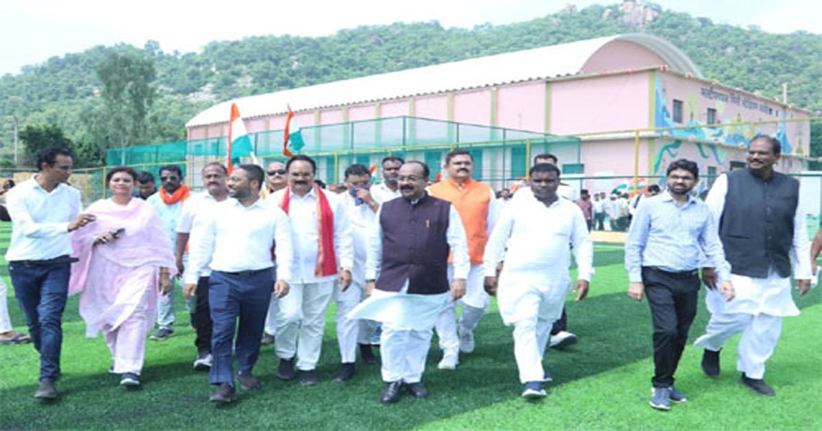 उप मुख्यमंत्री साव ने बहुउद्देशीय मिनी स्टेडियम और इनडोर हॉल का किया लोकार्पण