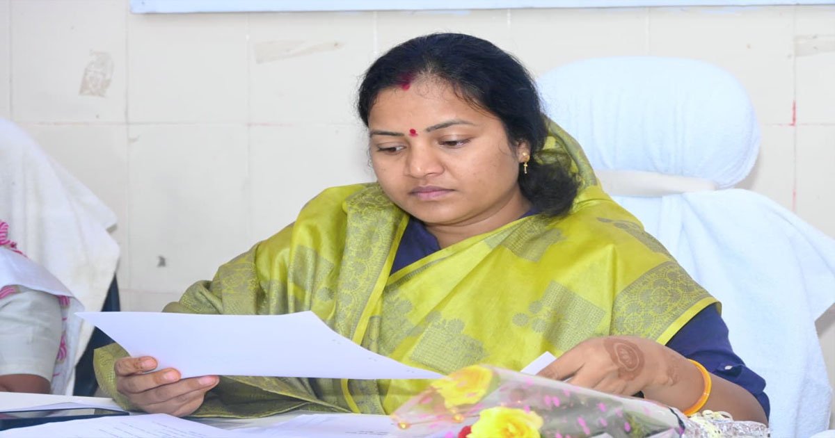 नहित के कार्यों को प्राथमिकता देते हुए मंत्री राजवाड़े ने ओड़गी में विकास कार्यों की समीक्षा की
