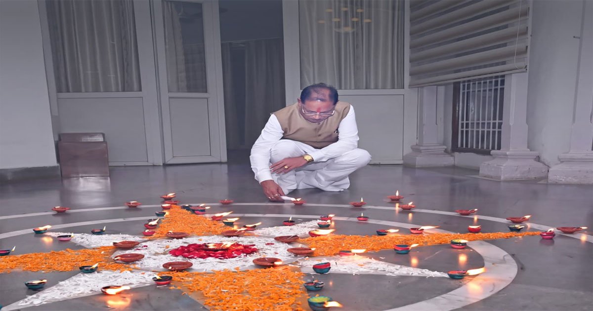 प्रधानमंत्री नरेंद्र मोदी के जन्मदिवस पर मुख्यमंत्री विष्णु देव साय ने अपने निवास पर जलाया ‘आशीर्वाद का दीया’