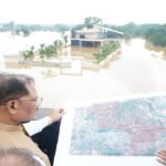 बस्तर के बाढ़ प्रभावित क्षेत्रों में पहुंचे मुख्यमंत्री विष्णु देव साय, प्रभावित परिवारों से मिलकर जाना हाल