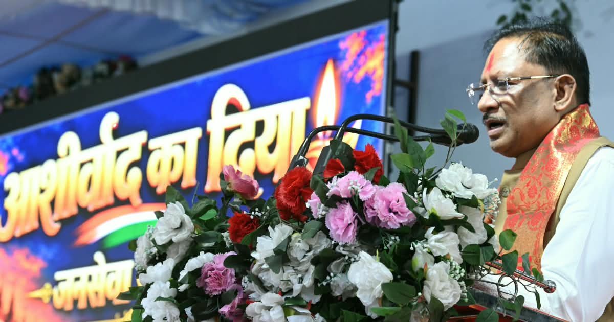 सवा लाख ‘आशीर्वाद के दीपों’ से जगमगाया खारुन तट, प्रधानमंत्री नरेंद्र मोदी के स्वस्थ और दीर्घायु जीवन के लिए हुई महाआरती