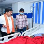 उप मुख्यमंत्री विजय शर्मा ने अस्पताल पहुंचकर जाना सड़क हादसे में घायलों का हाल