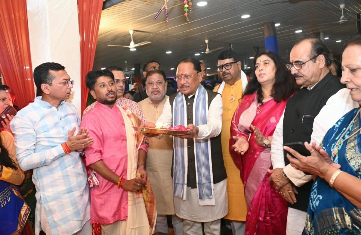 मुख्यमंत्री निवास में गरबा महोत्सव की धूम, भक्ति और उल्लास के रंग में रंगा आयोजन